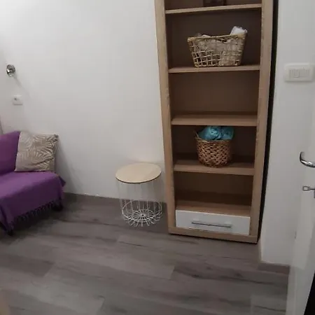 Apartment Markov *